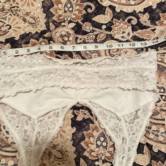 Offwhite Lacey halter bralette - Picture 7 of 7